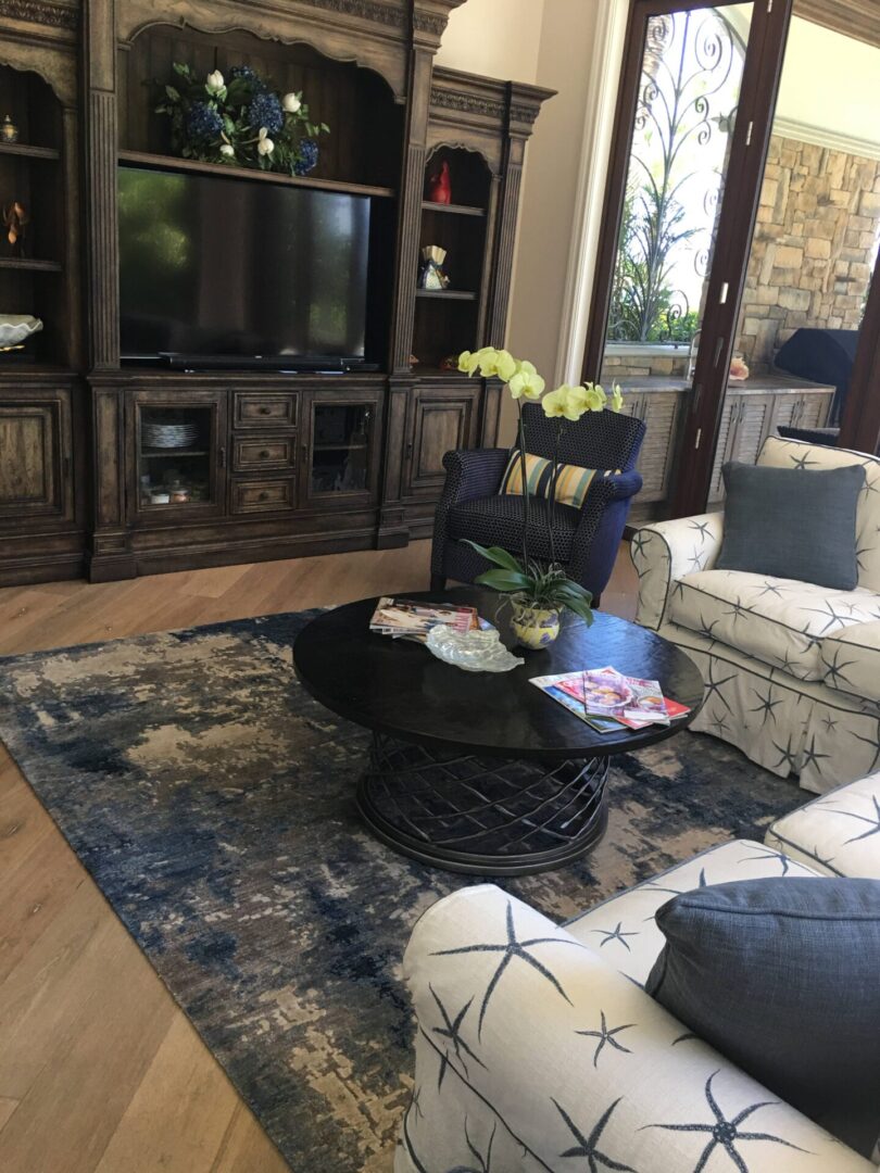 A living room with a beautifully designed rug